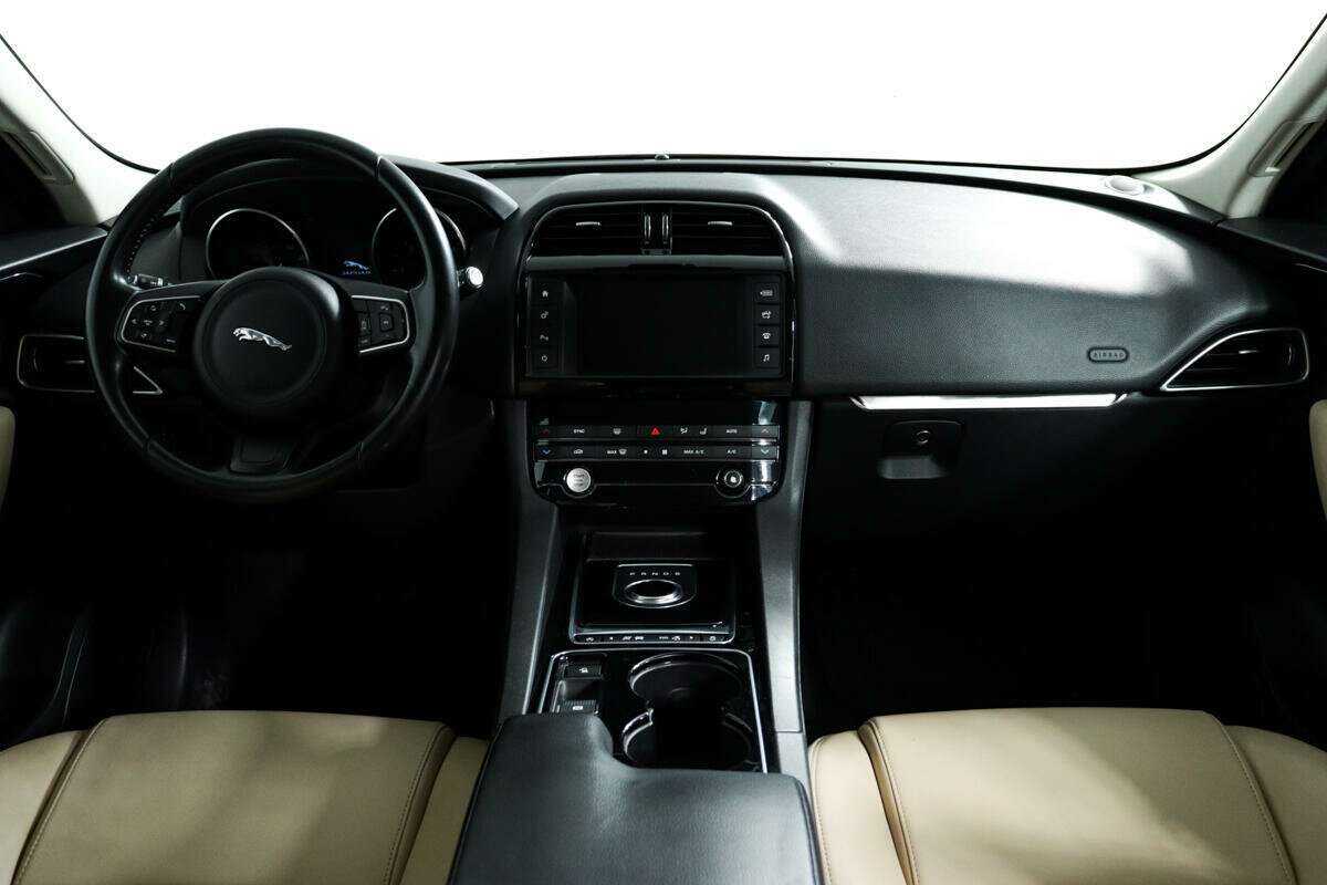 Jaguar F-Pace с пробегом — 2016 год. Фото: #10