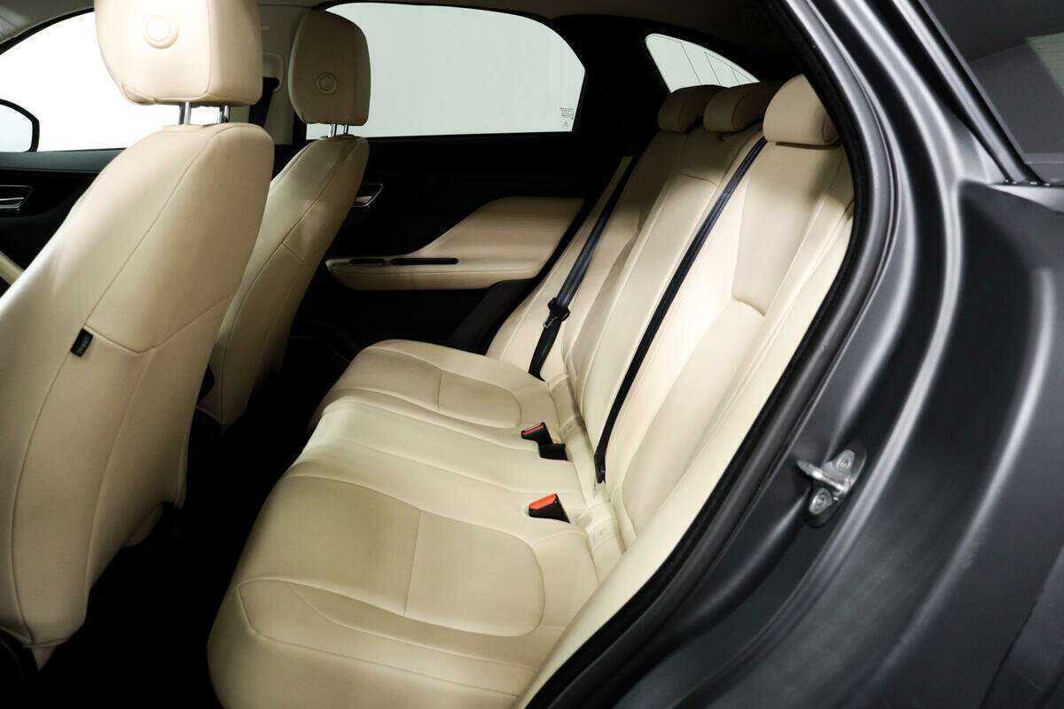 Jaguar F-Pace с пробегом — 2016 год. Фото: #11