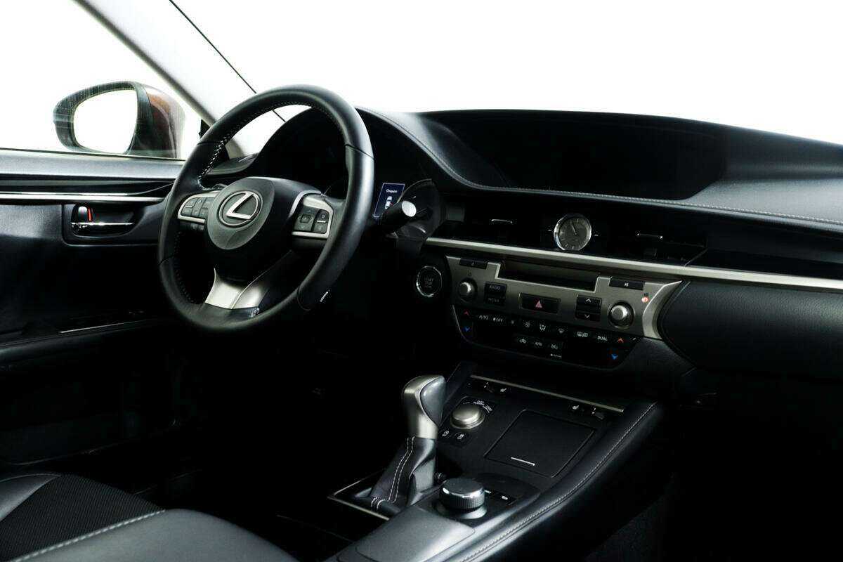 Lexus ES с пробегом — 2016 год. Фото: #8