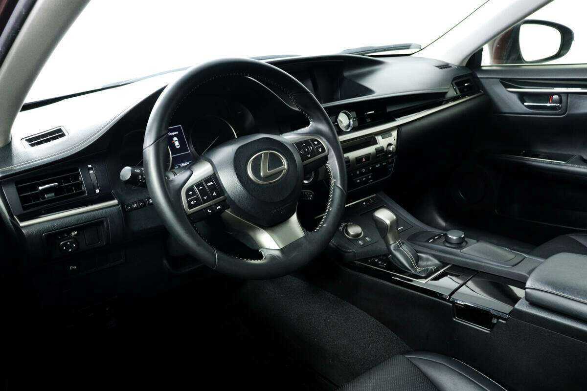 Lexus ES с пробегом — 2016 год. Фото: #12
