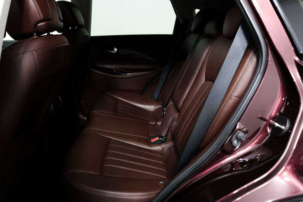 Infiniti QX50 с пробегом — 2014 год. Фото: #11