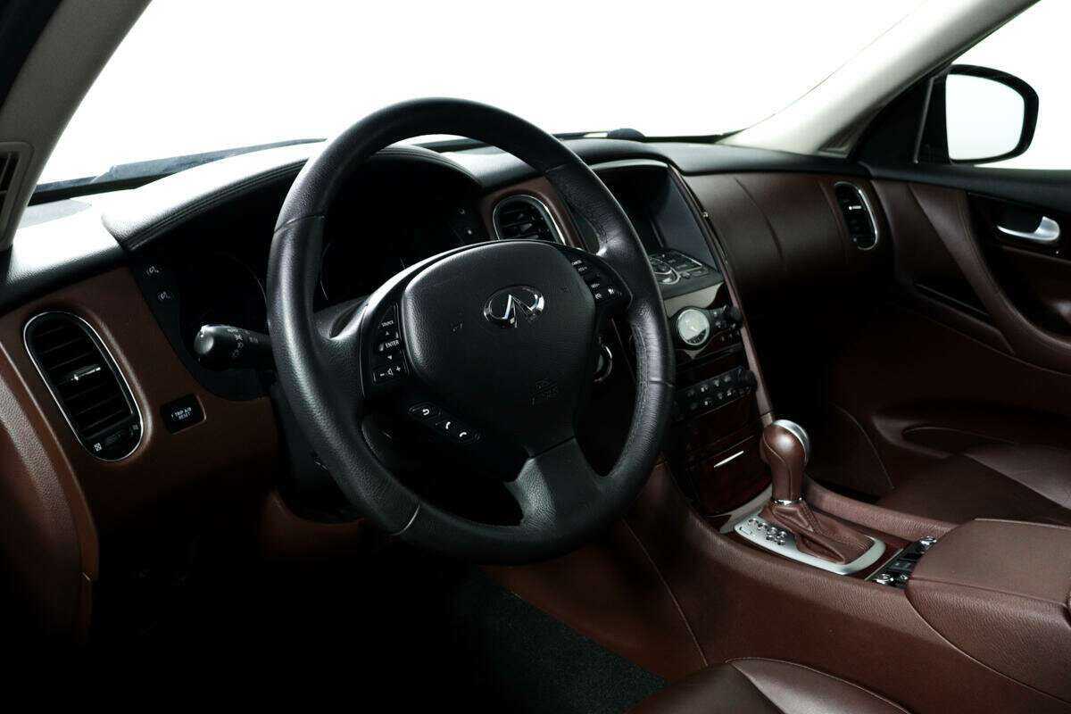 Infiniti QX50 с пробегом — 2014 год. Фото: #12