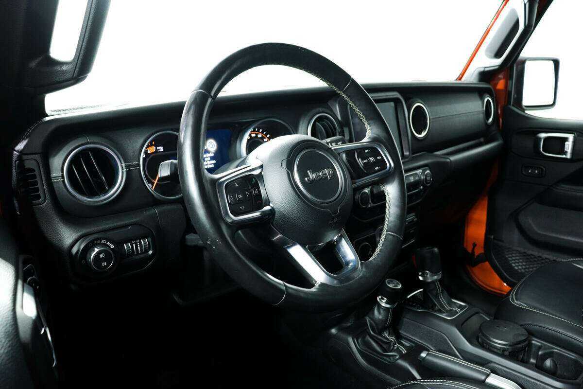 Jeep Wrangler с пробегом — 2018 год. Фото: #11