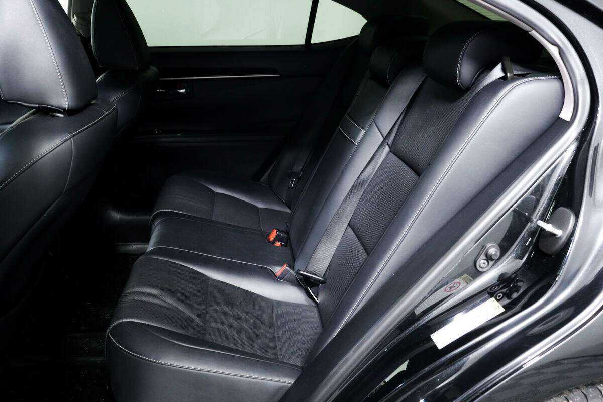 Lexus ES с пробегом — 2016 год. Фото: #11