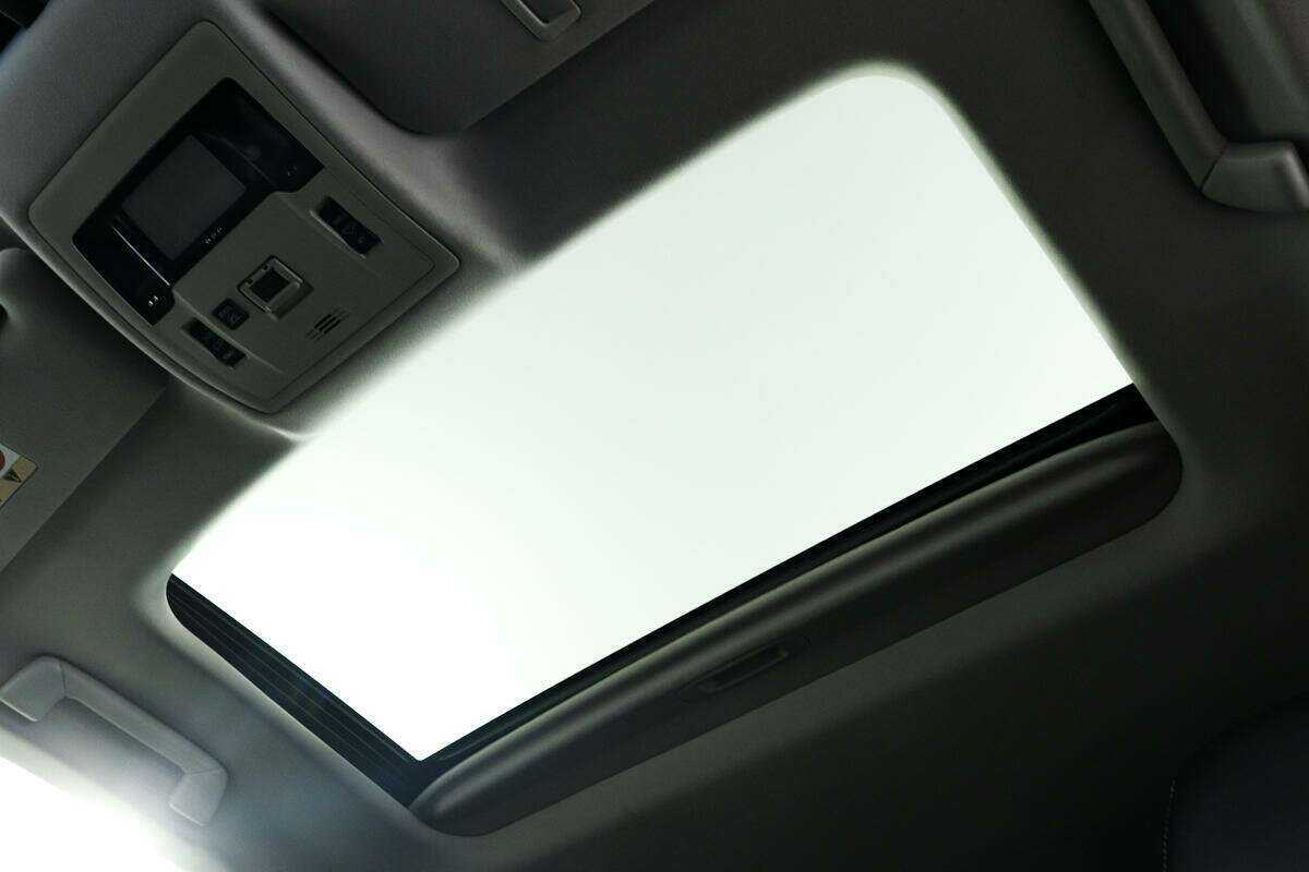 Lexus ES с пробегом — 2016 год. Фото: #14