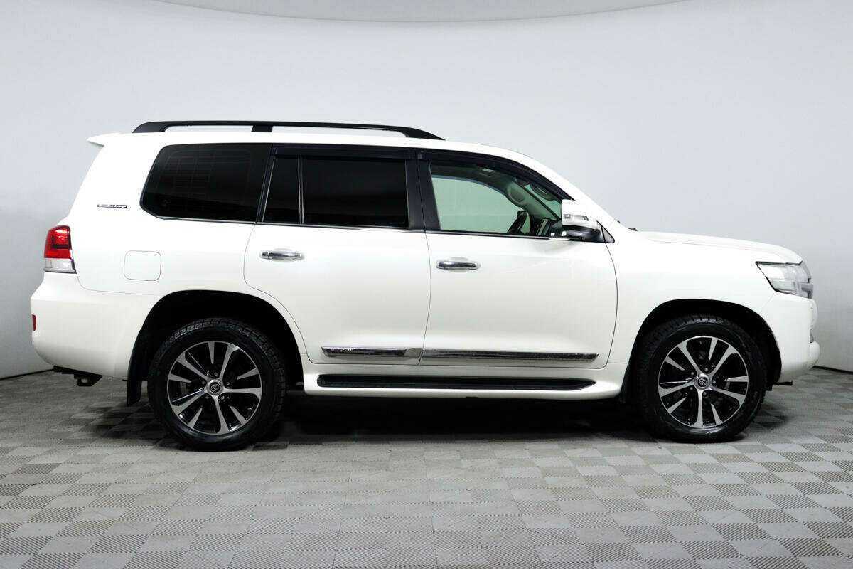 Toyota Land Cruiser с пробегом — 2015 год. Фото: #3