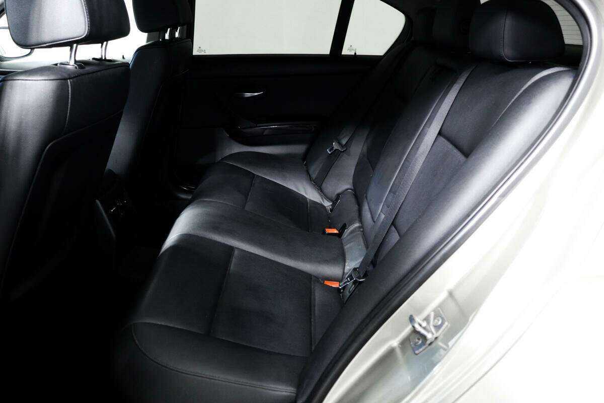 BMW 3 серии с пробегом — 2010 год. Фото: #11