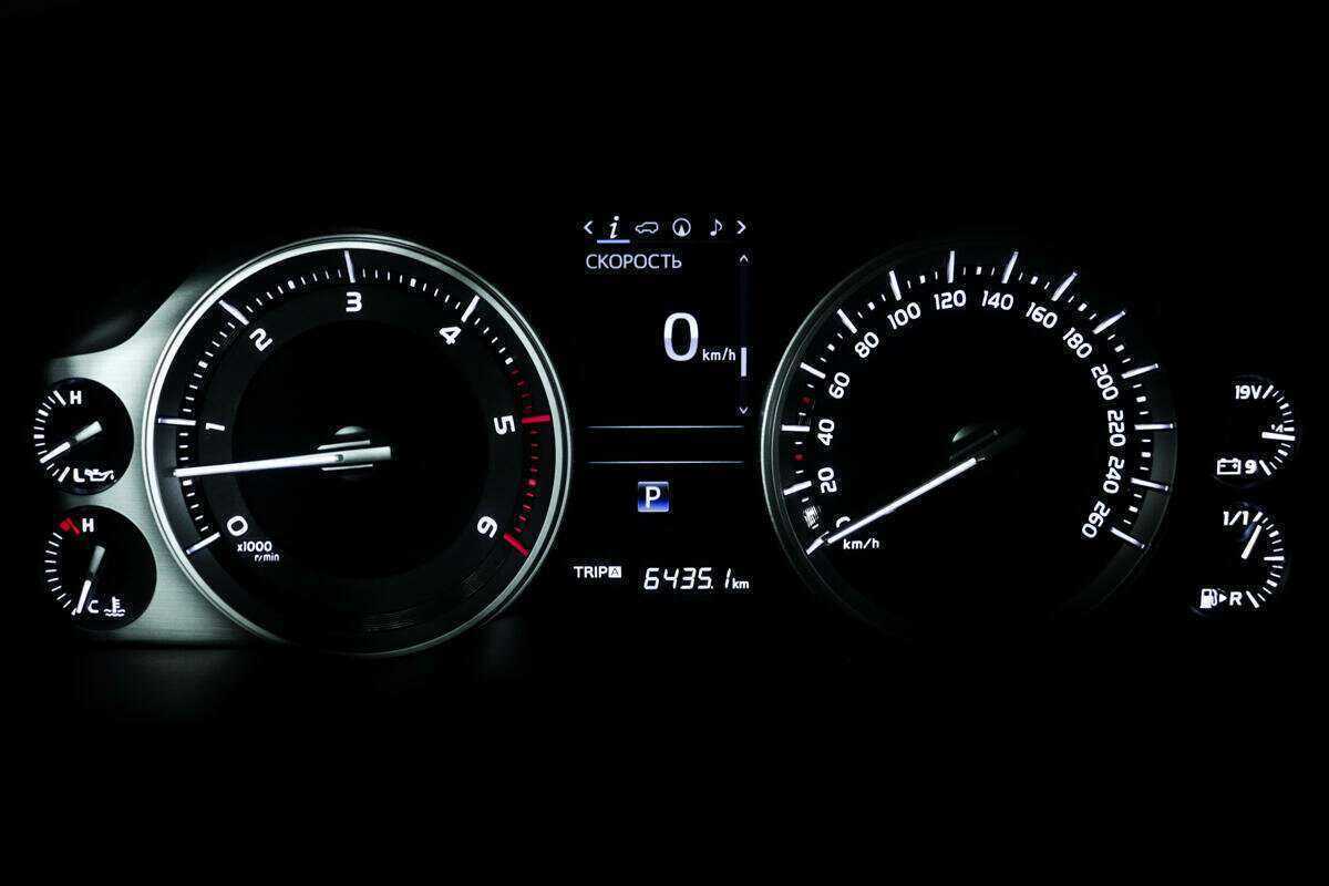 Toyota Land Cruiser с пробегом — 2015 год. Фото: #9