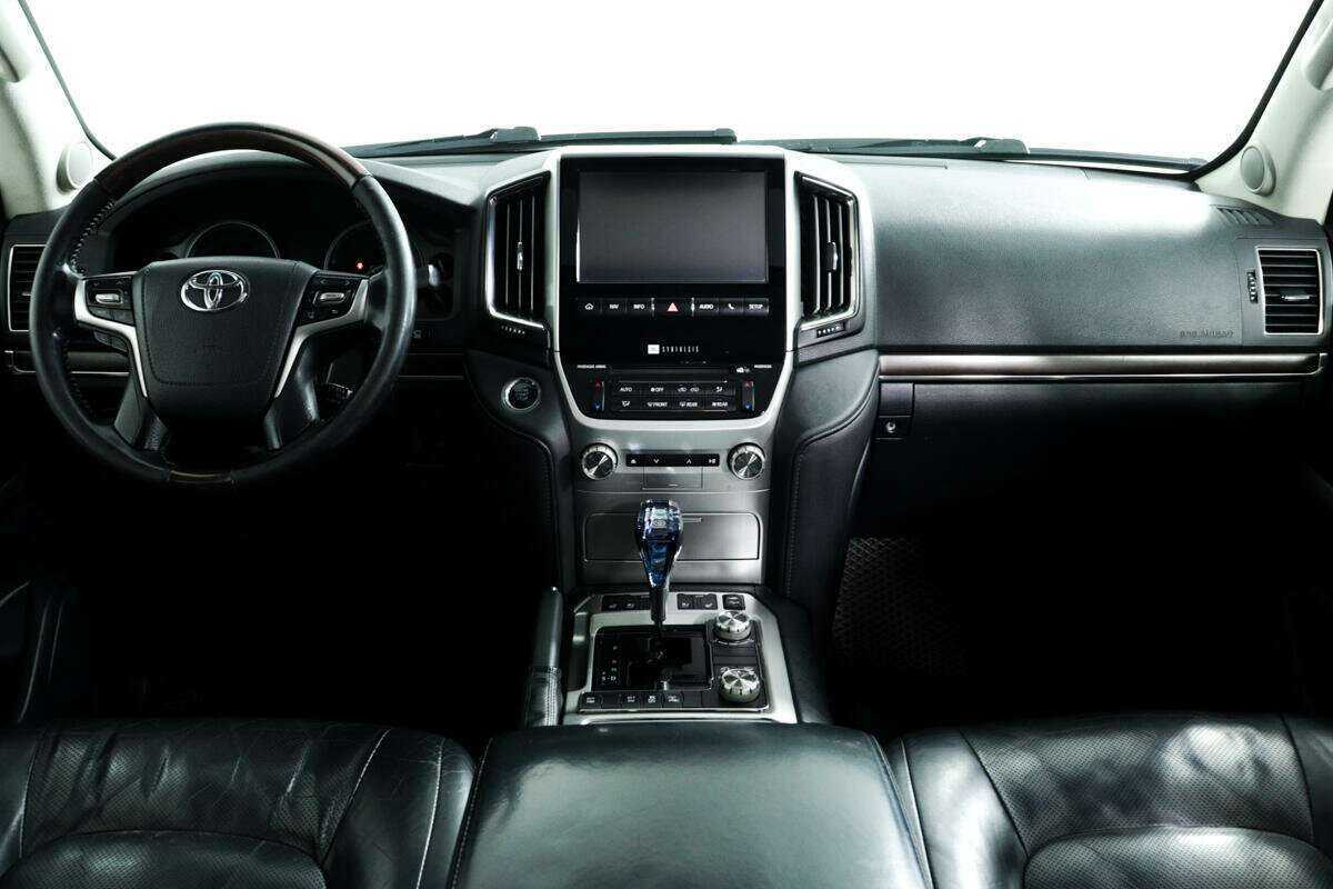 Toyota Land Cruiser с пробегом — 2015 год. Фото: #10