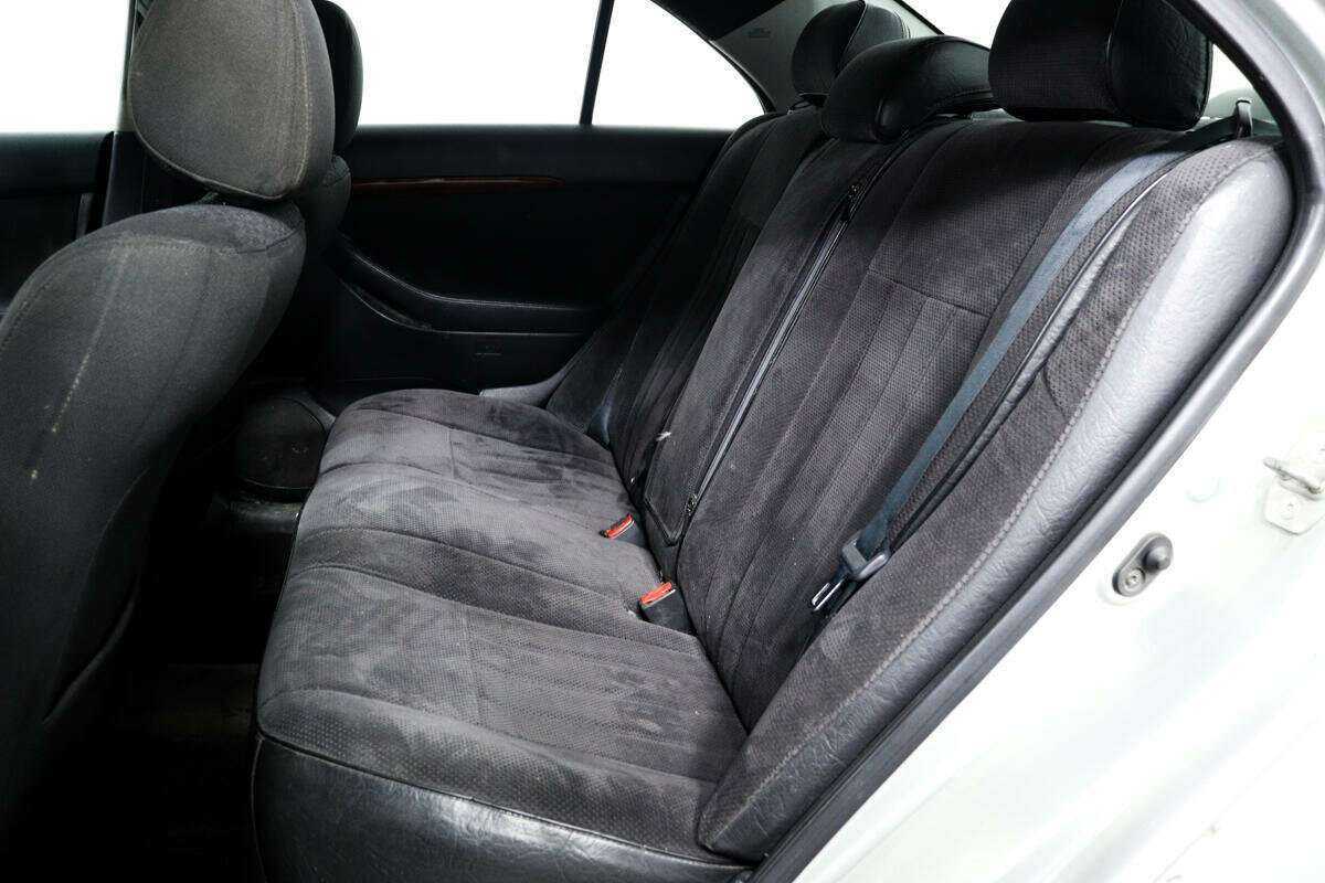 Toyota Avensis с пробегом — 2005 год. Фото: #11