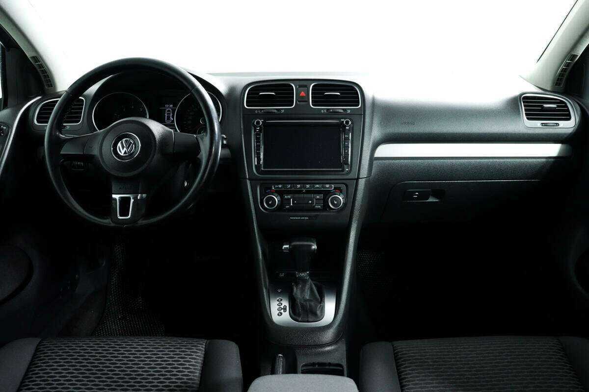 Volkswagen Golf с пробегом — 2010 год. Фото: #9