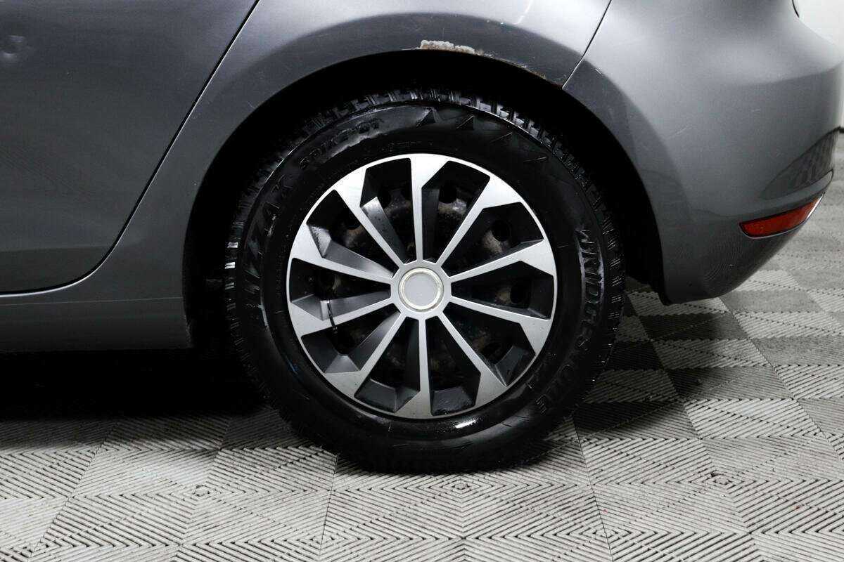 Volkswagen Golf с пробегом — 2010 год. Фото: #12