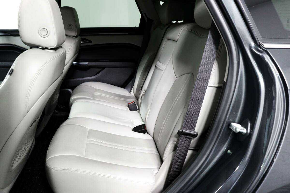 Cadillac SRX с пробегом — 2014 год. Фото: #10