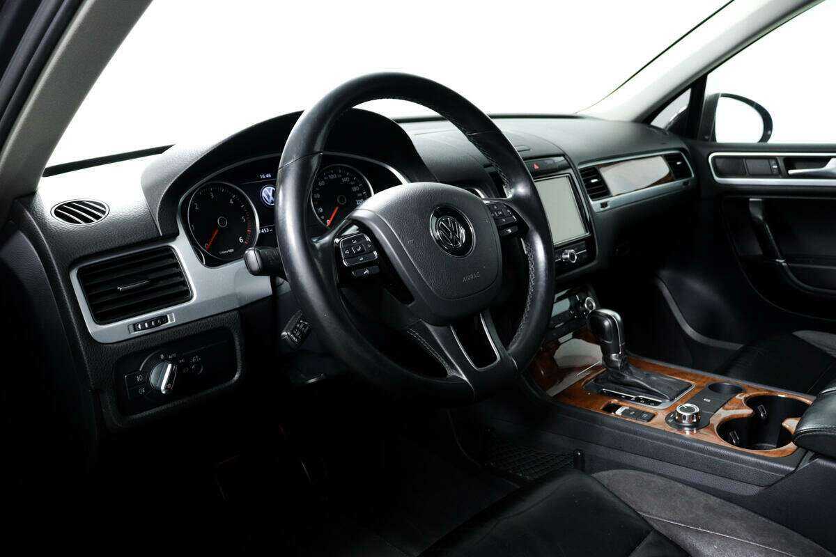 Volkswagen Touareg с пробегом — 2011 год. Фото: #12