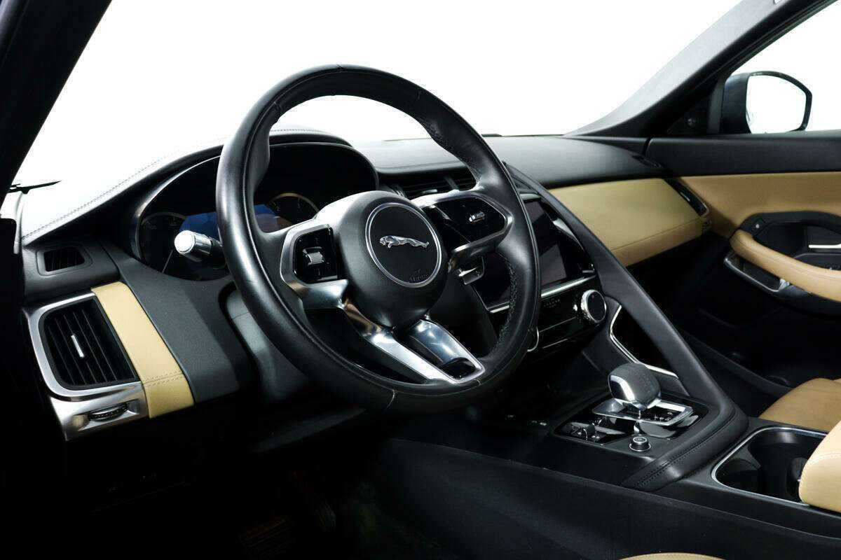 Jaguar E-Pace с пробегом — 2022 год. Фото: #12