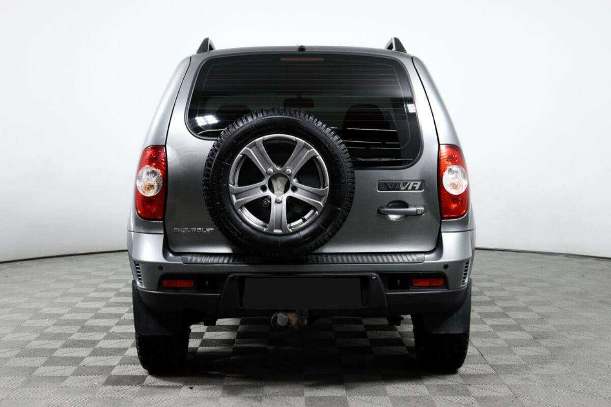 Chevrolet Niva с пробегом — 2013 год. Фото: #5