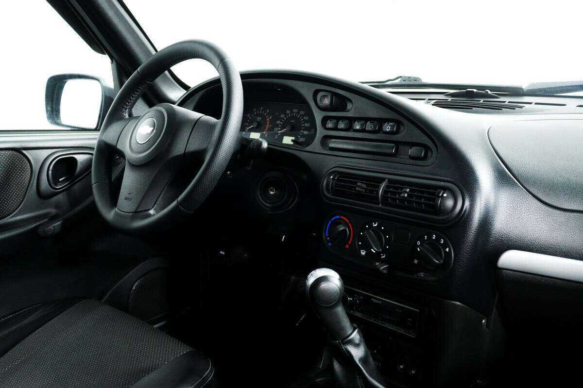 Chevrolet Niva с пробегом — 2013 год. Фото: #8