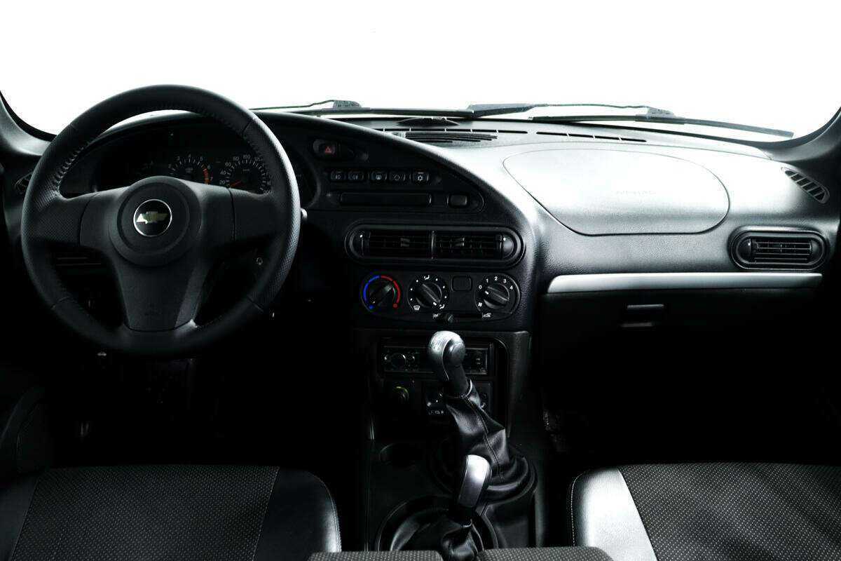 Chevrolet Niva с пробегом — 2013 год. Фото: #10