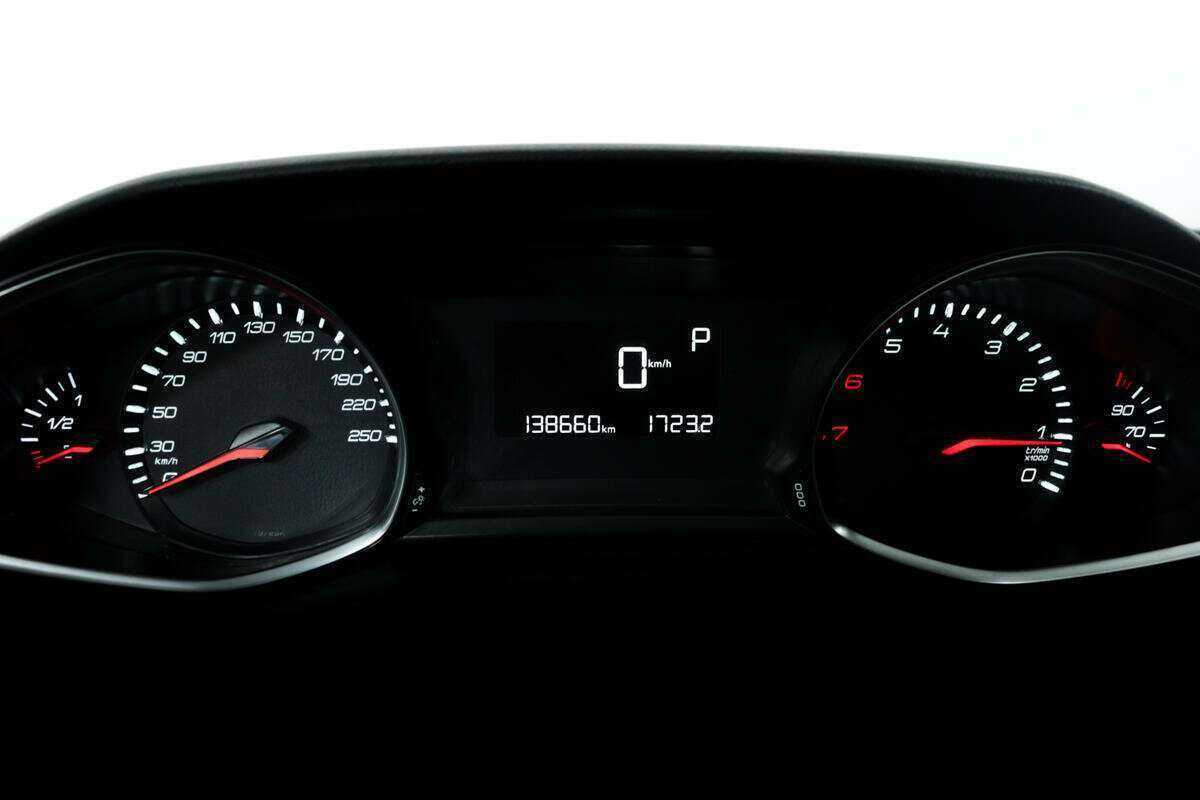 Peugeot 308 с пробегом — 2014 год. Фото: #9