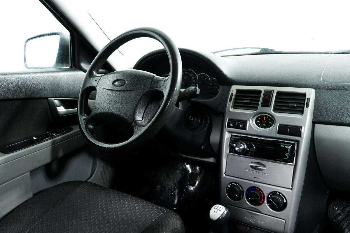 Lada (ВАЗ) Priora с пробегом — 2011 год. Фото: #7