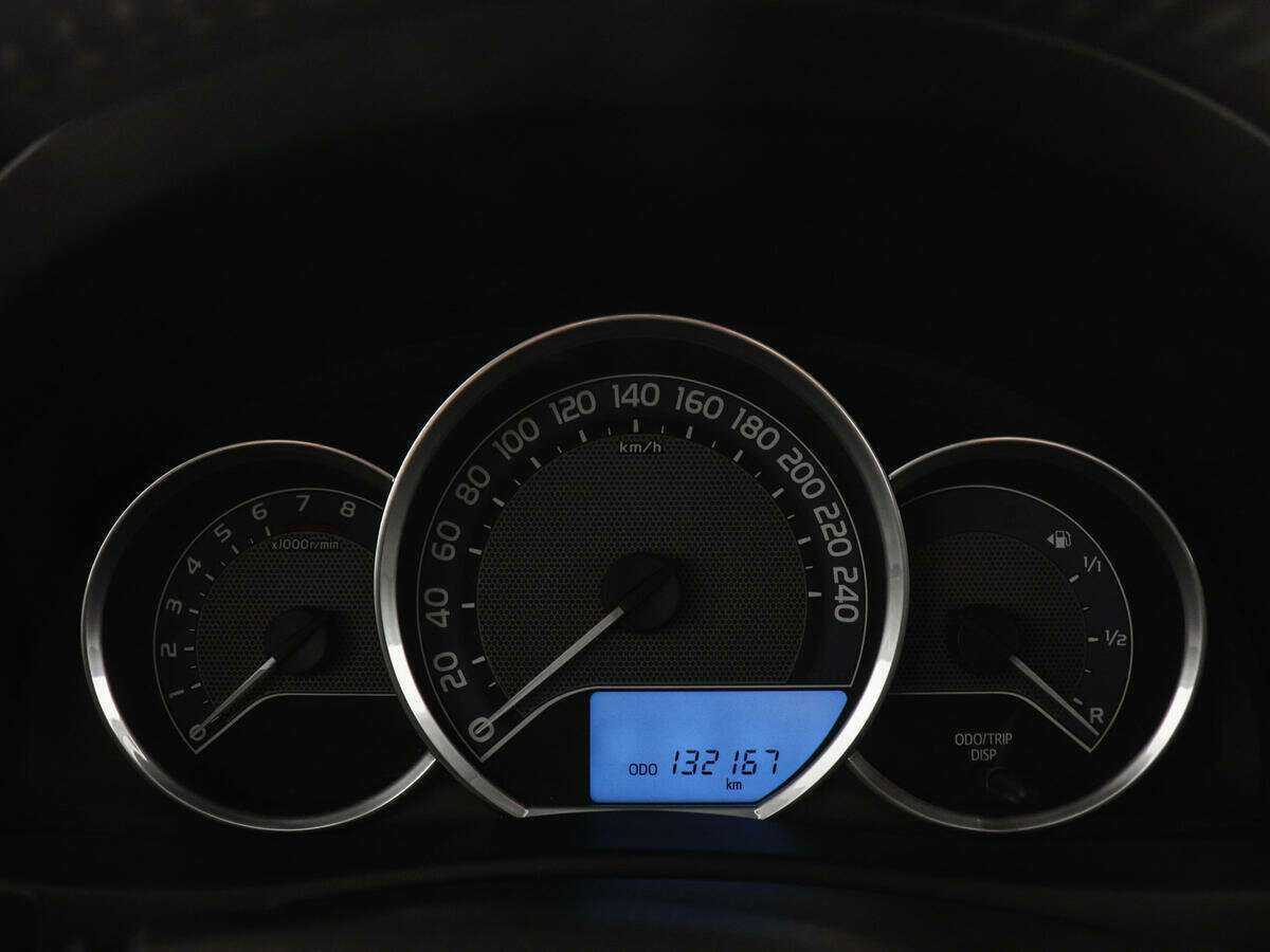 Toyota Auris с пробегом — 2013 год. Фото: #10