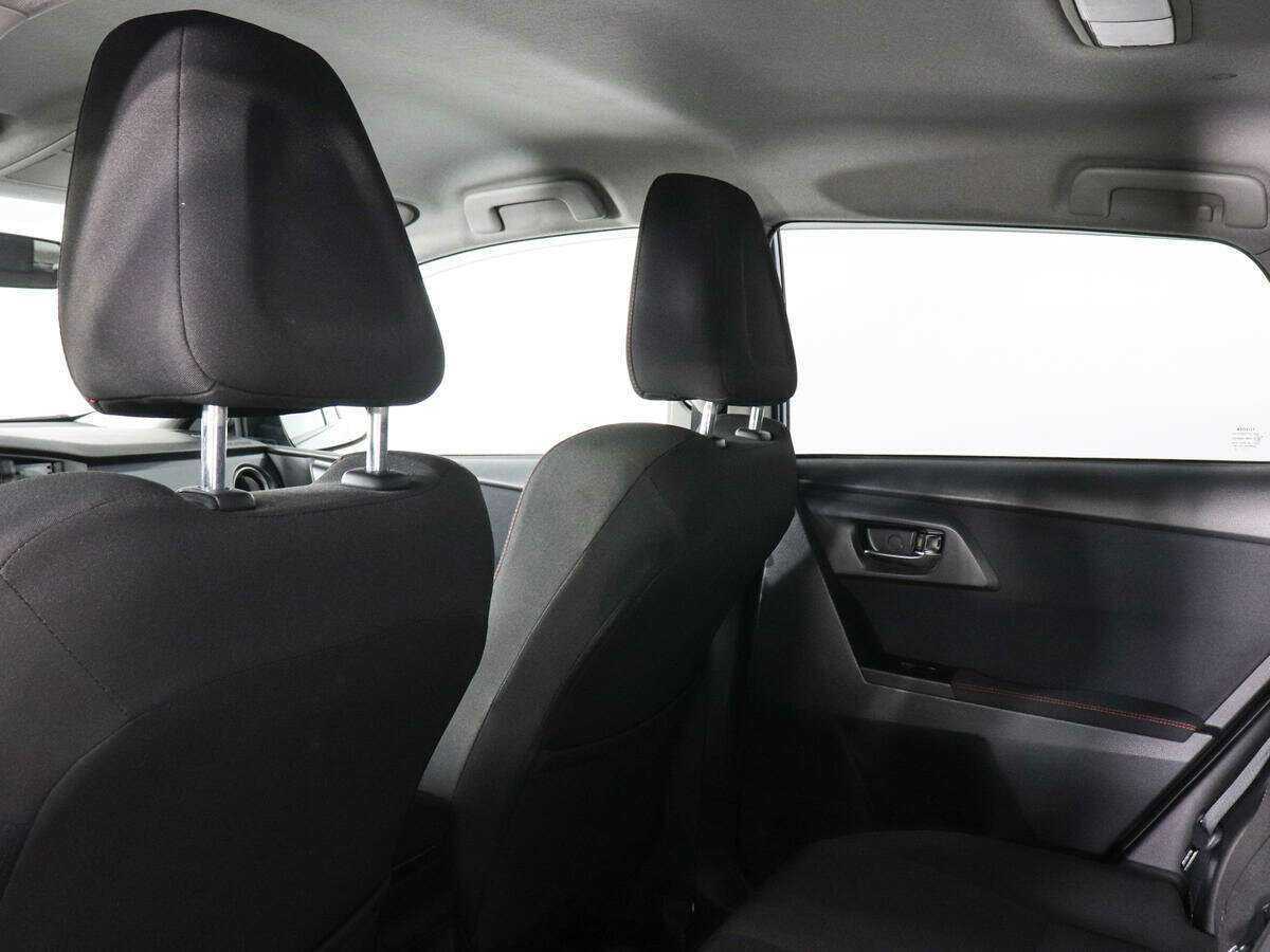 Toyota Auris с пробегом — 2013 год. Фото: #11