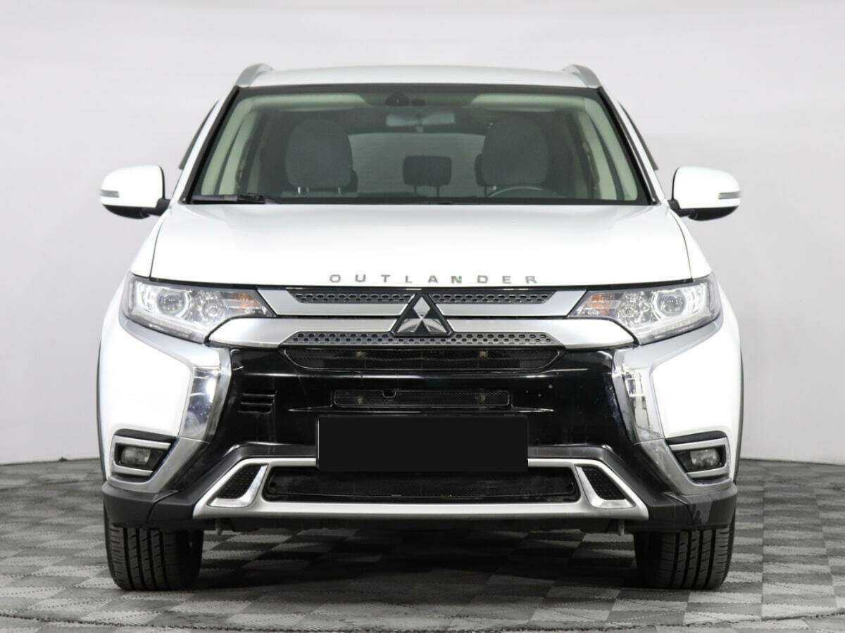 Mitsubishi Outlander с пробегом — 2020 год. Фото: #1