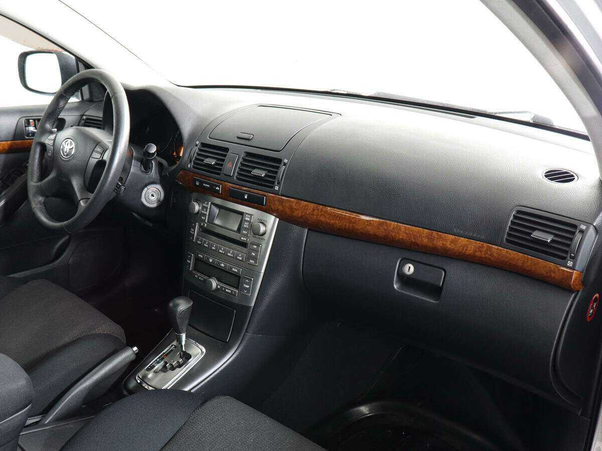 Toyota Avensis с пробегом — 2006 год. Фото: #5