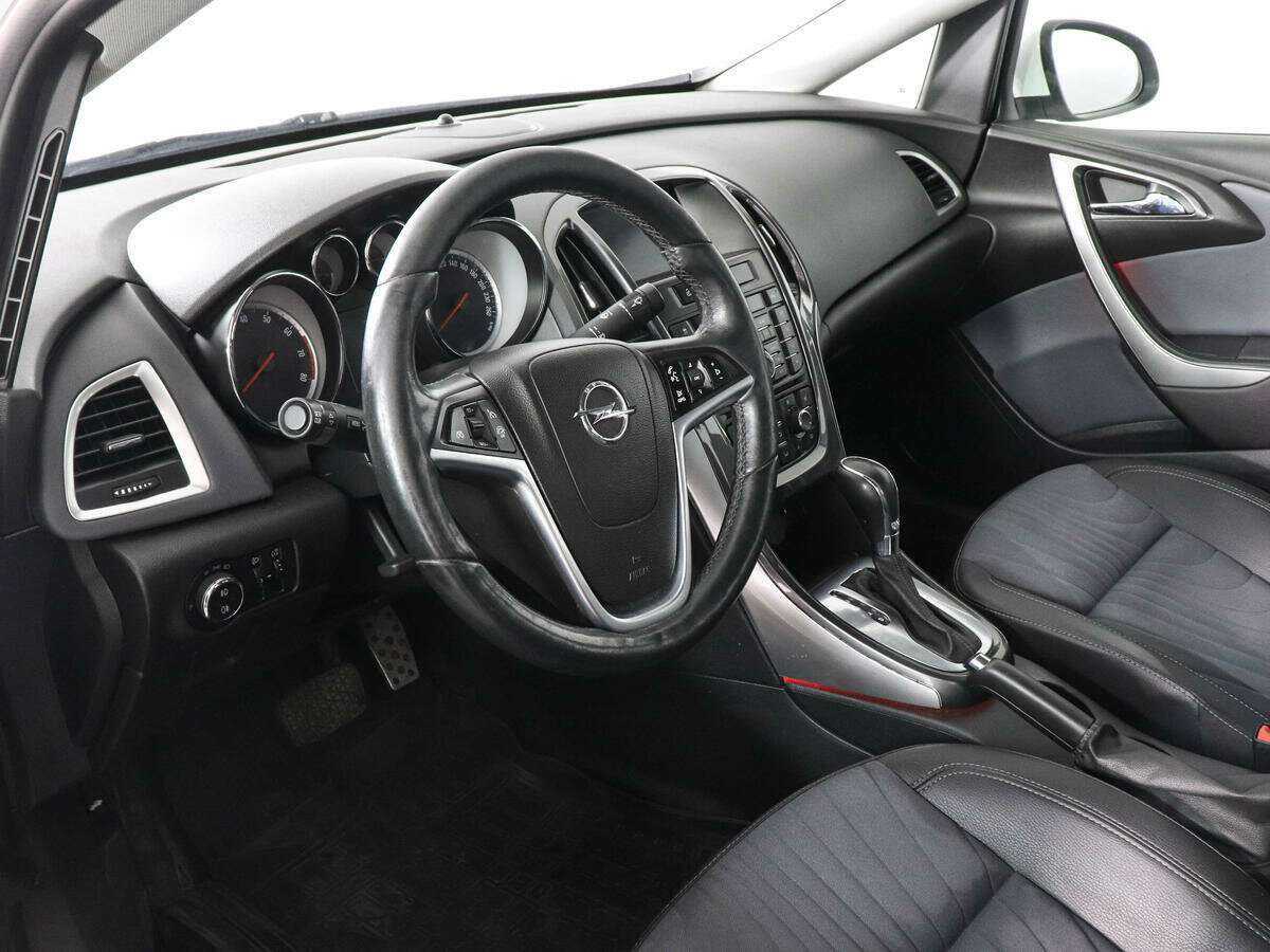Opel Astra с пробегом — 2014 год. Фото: #8