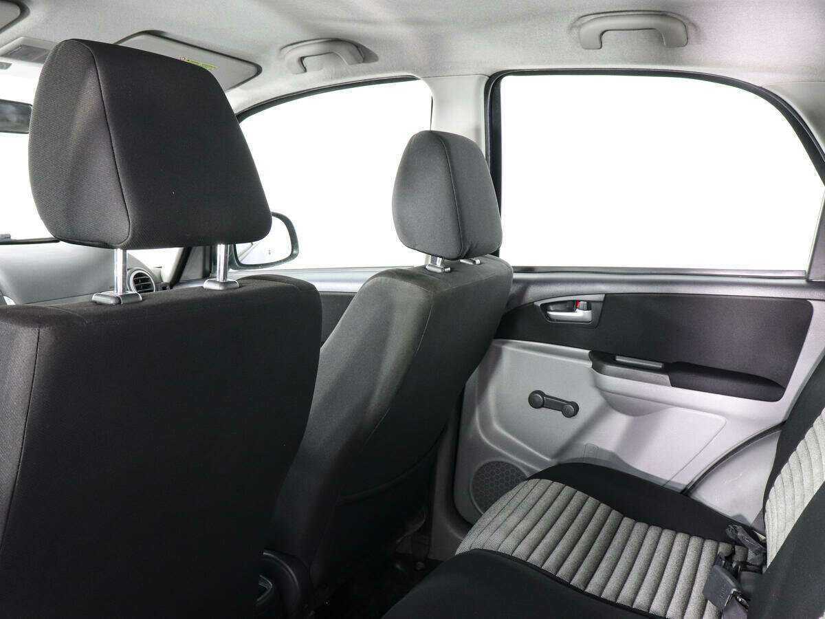 Suzuki SX4 с пробегом — 2011 год. Фото: #11
