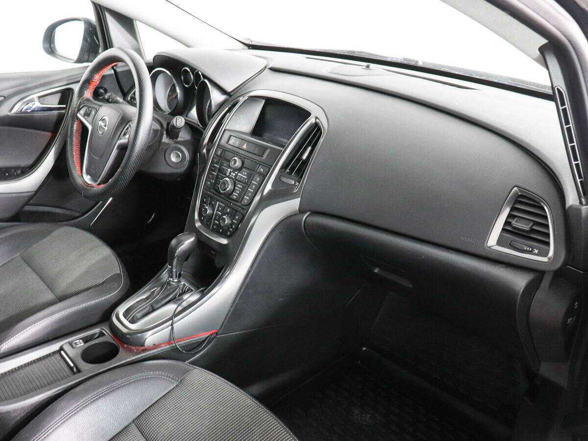 Opel Astra с пробегом — 2011 год. Фото: #5