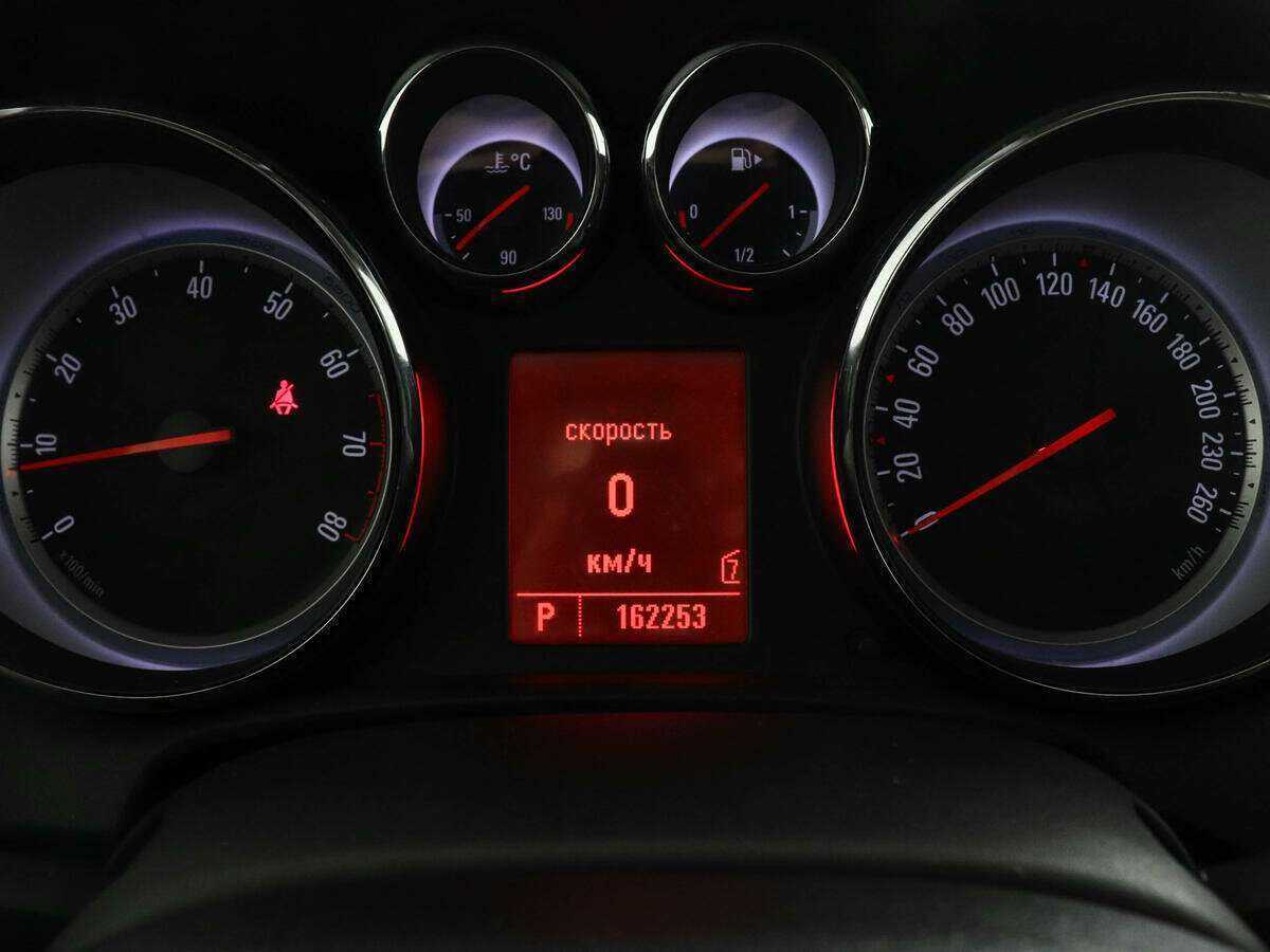 Opel Astra с пробегом — 2011 год. Фото: #6