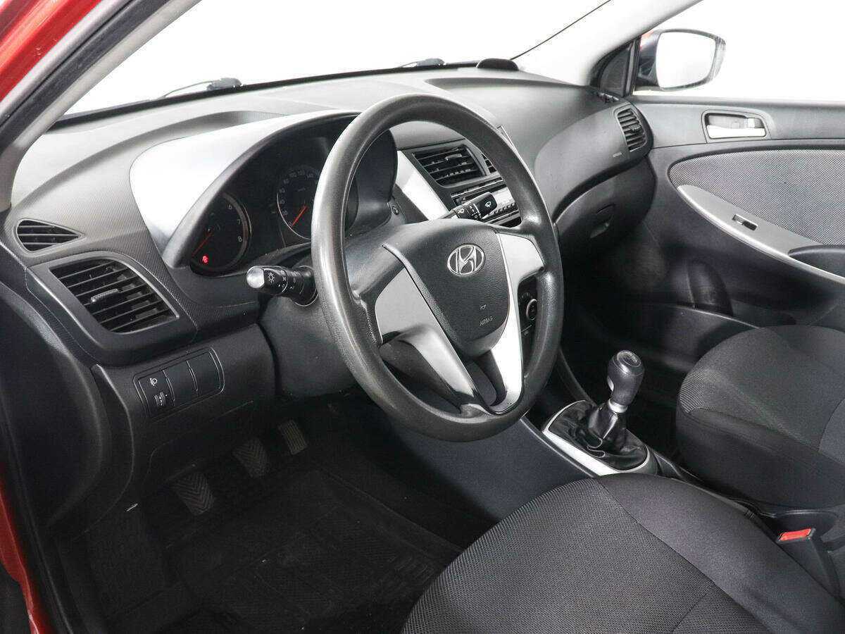 Hyundai Solaris с пробегом — 2011 год. Фото: #4