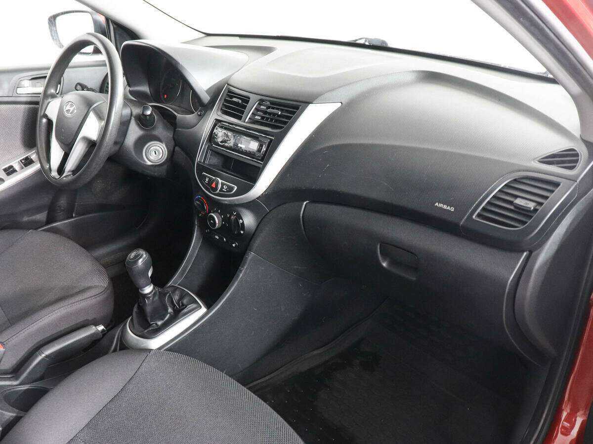 Hyundai Solaris с пробегом — 2011 год. Фото: #5