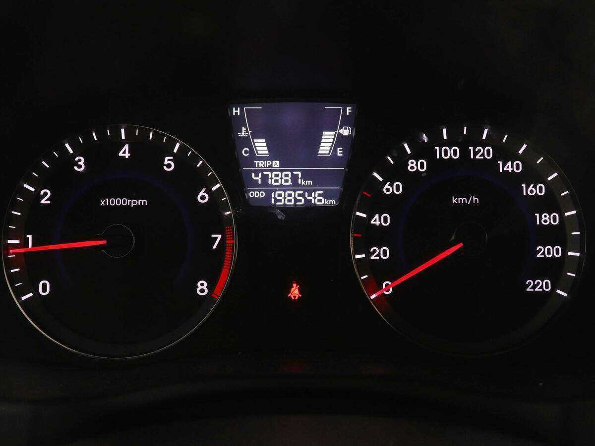 Hyundai Solaris с пробегом — 2011 год. Фото: #6