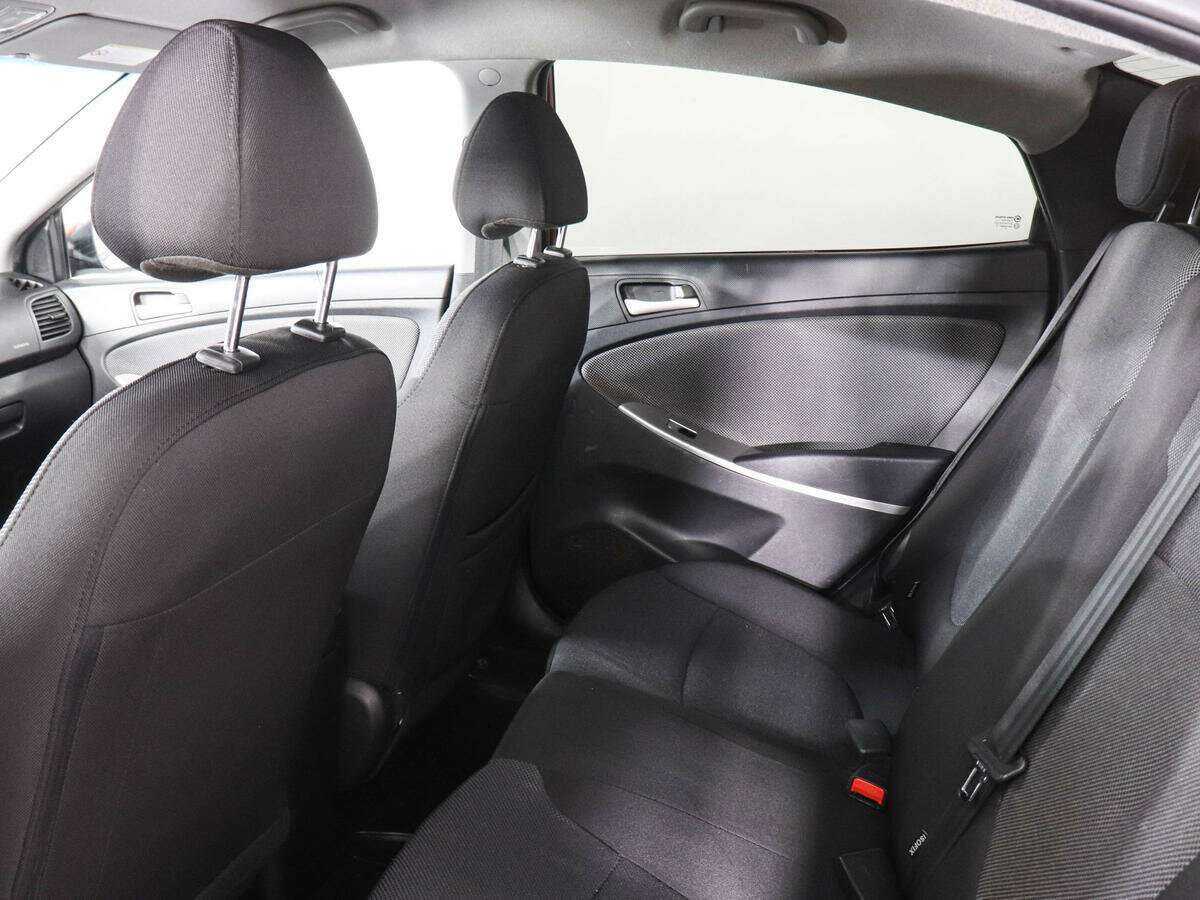 Hyundai Solaris с пробегом — 2011 год. Фото: #7