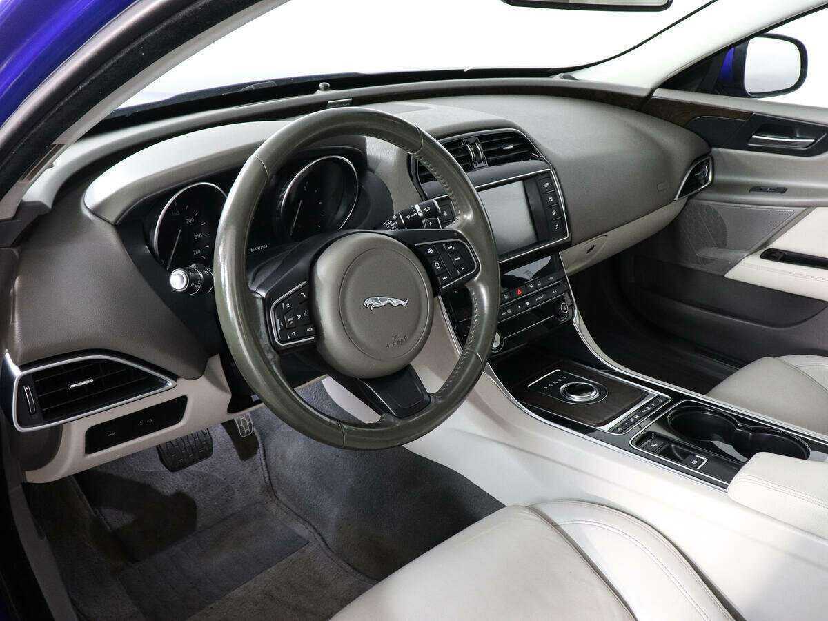 Jaguar XE с пробегом — 2016 год. Фото: #6