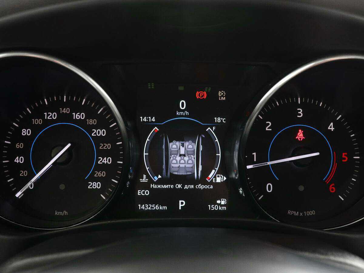 Jaguar XE с пробегом — 2016 год. Фото: #8