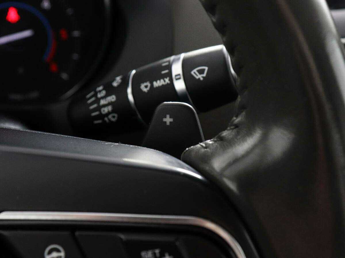 Jaguar XE с пробегом — 2016 год. Фото: #10