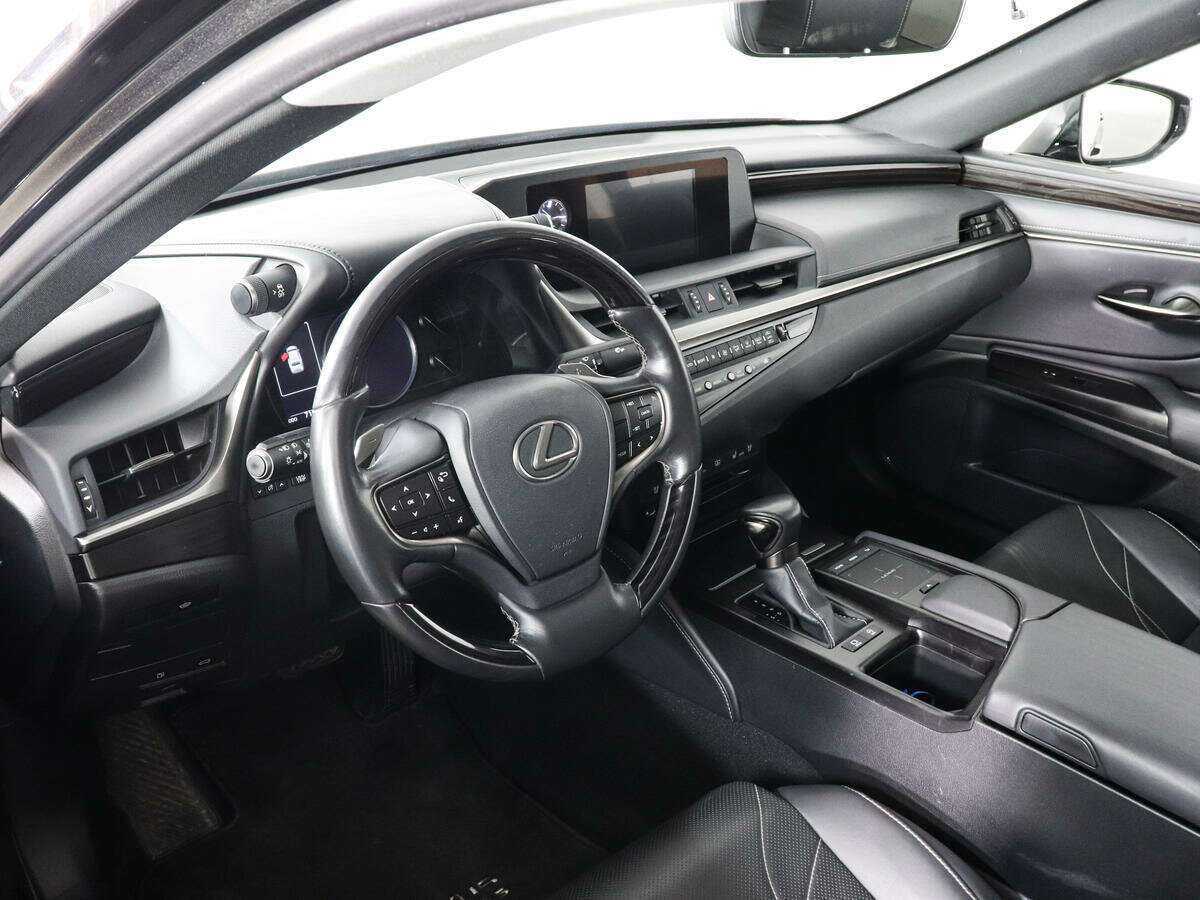 Lexus ES с пробегом — 2019 год. Фото: #8