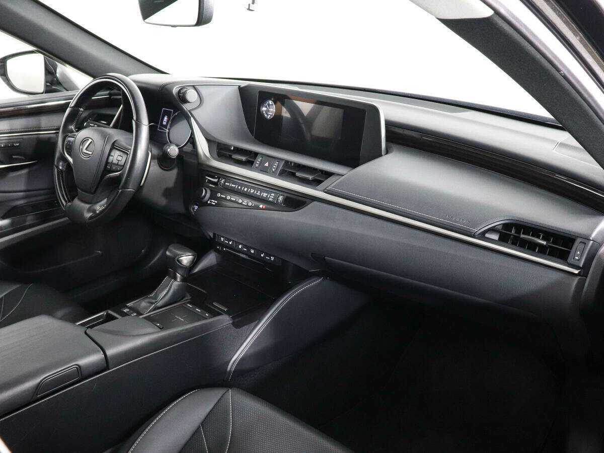 Lexus ES с пробегом — 2019 год. Фото: #9