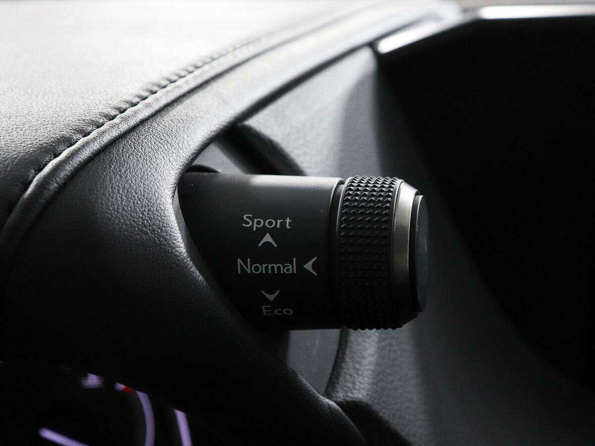 Lexus ES с пробегом — 2019 год. Фото: #15