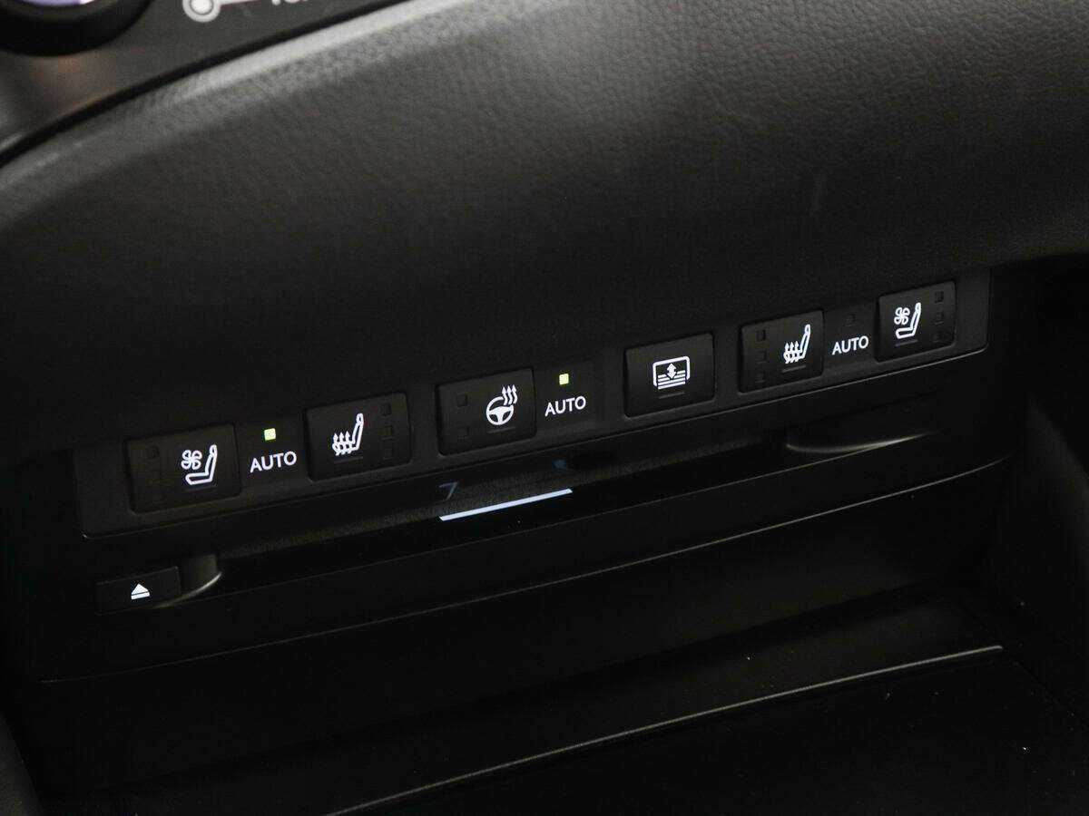 Lexus ES с пробегом — 2019 год. Фото: #18