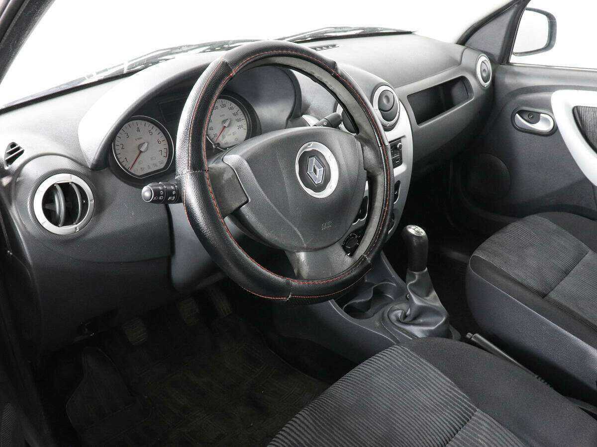 Renault Logan с пробегом — 2012 год. Фото: #8