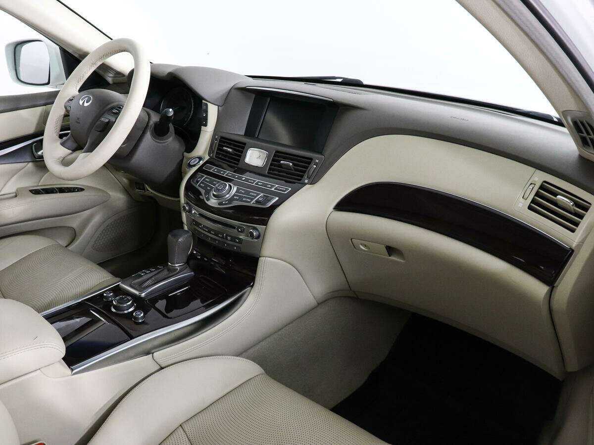 Infiniti M с пробегом — 2011 год. Фото: #9