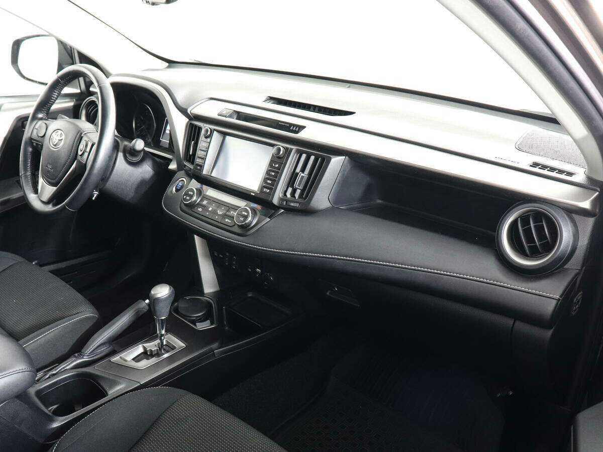 Toyota RAV4 с пробегом — 2019 год. Фото: #9