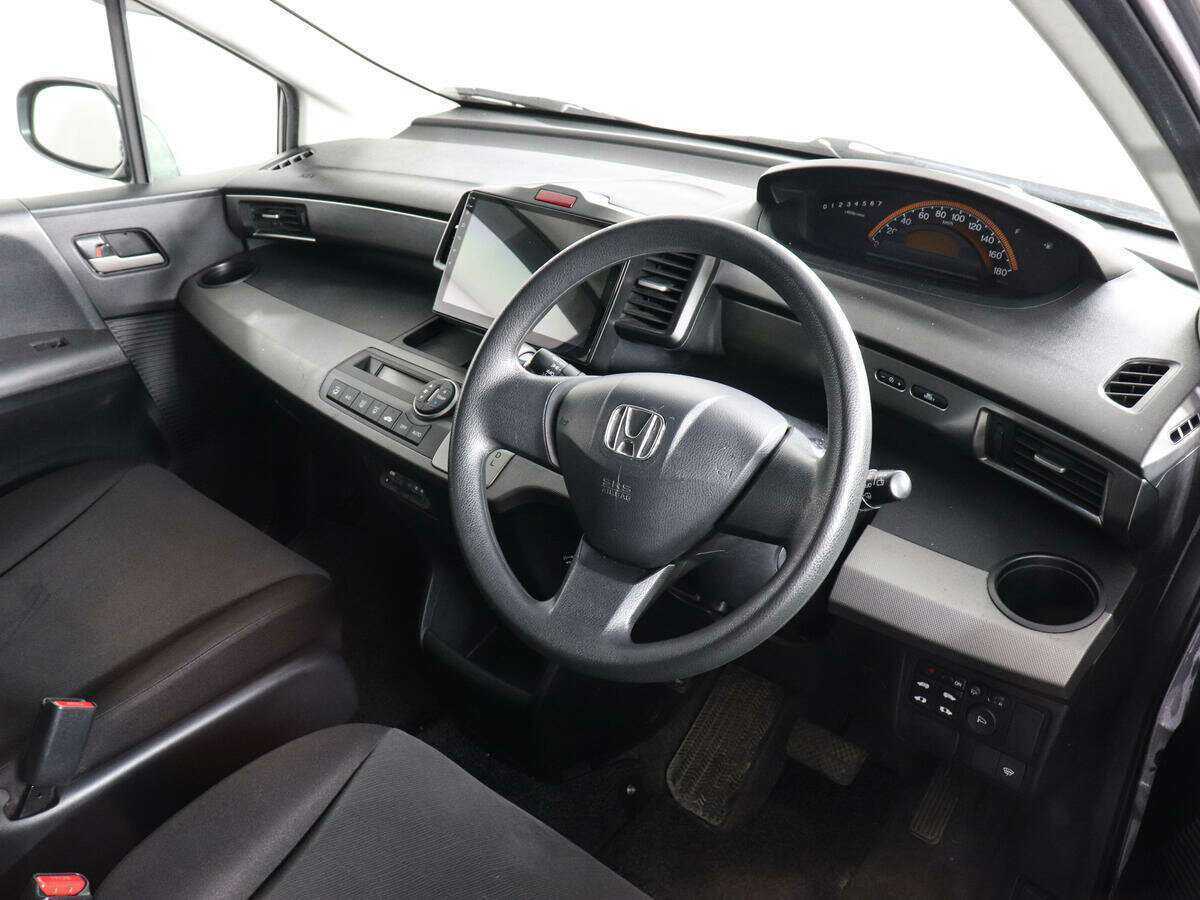 Honda Freed с пробегом — 2010 год. Фото: #7