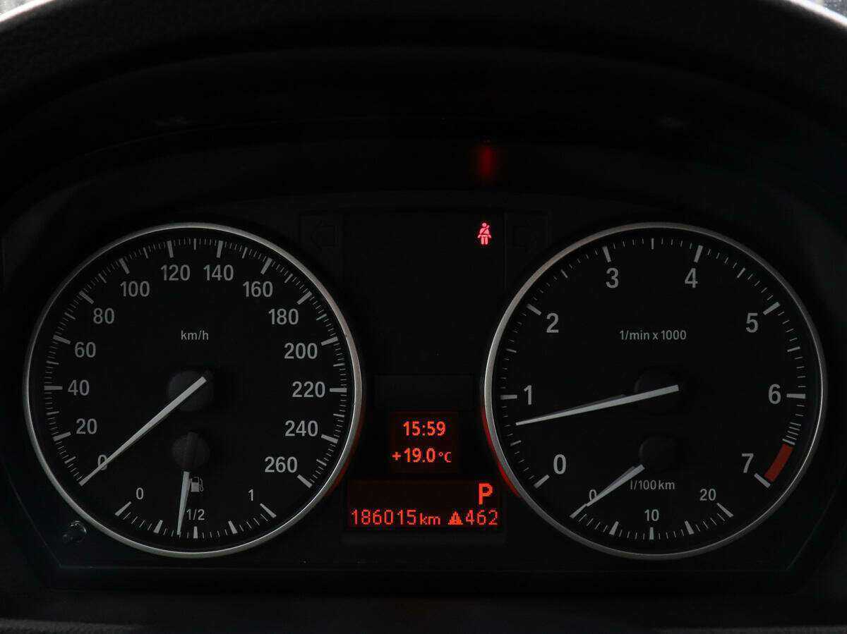 BMW 3 серии с пробегом — 2011 год. Фото: #6