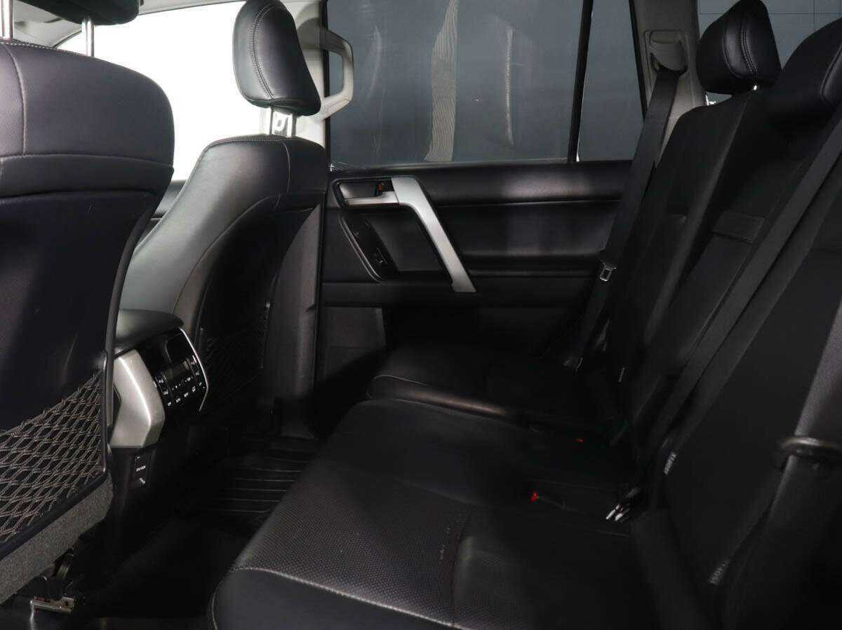 Toyota Land Cruiser Prado с пробегом — 2019 год. Фото: #12