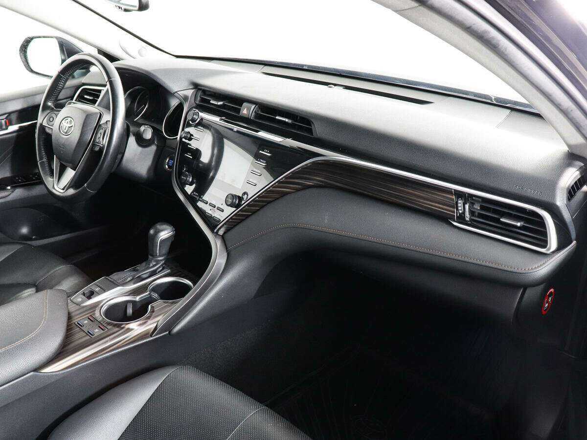 Toyota Camry с пробегом — 2018 год. Фото: #9